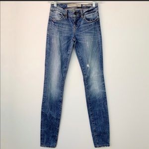 Guess denim/Jean pant! Straight leg. Very cute!